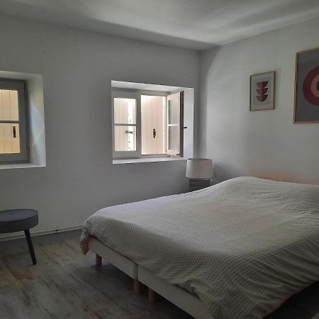 Duplex Place Du Marche Saint-Jean-dʼAngély Eksteriør billede